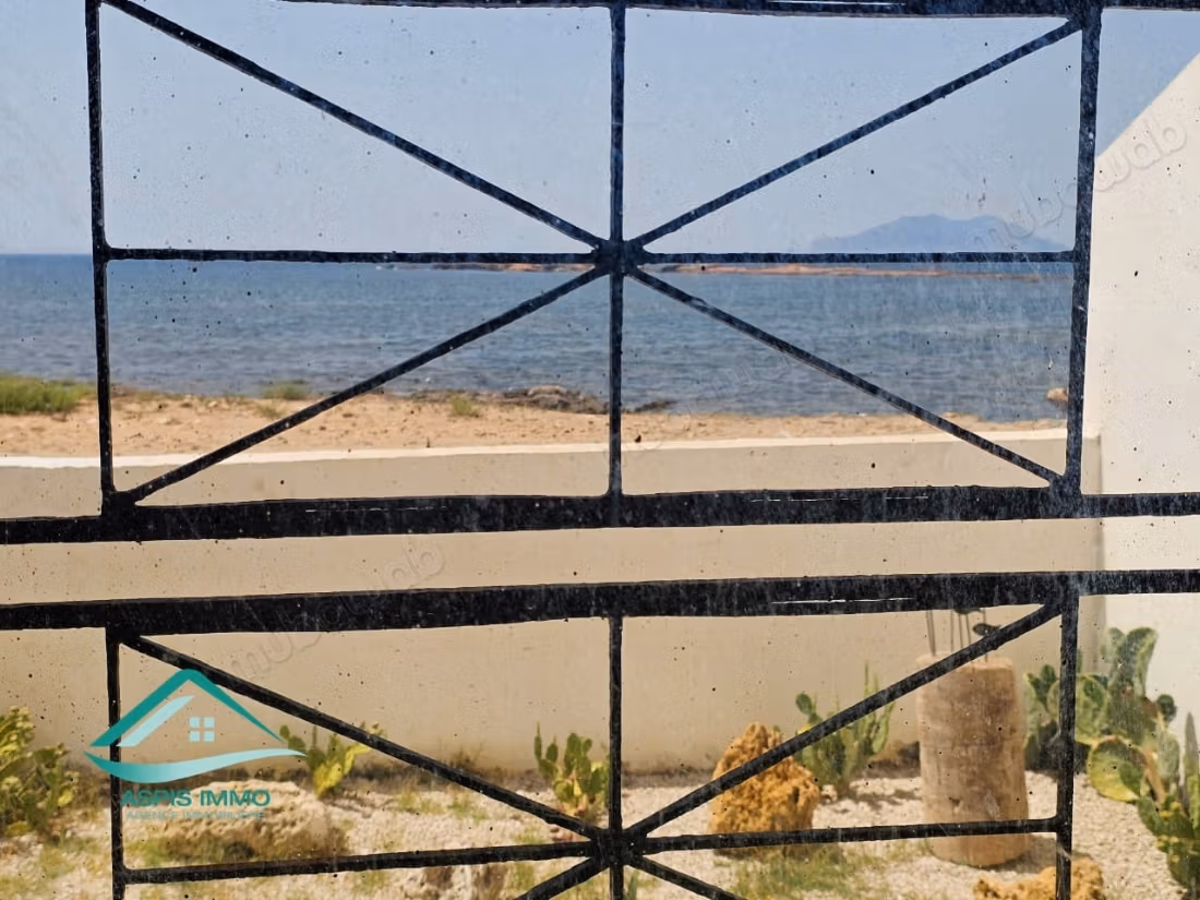 Maison 200 m² pieds dans l’eau plage Sidi Daoued