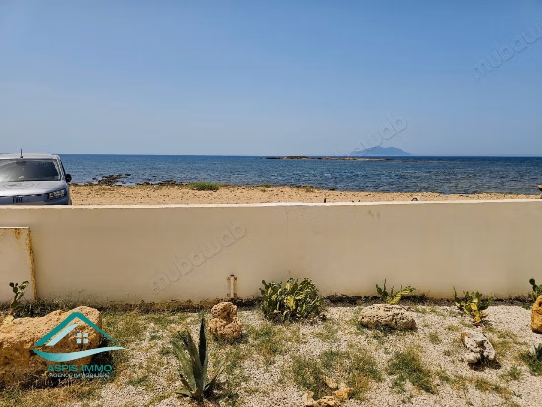 Maison 200 m² pieds dans l’eau plage Sidi Daoued