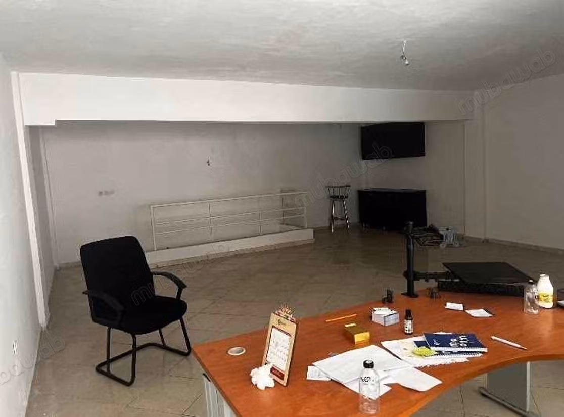Magasin À vendre – 130 m²