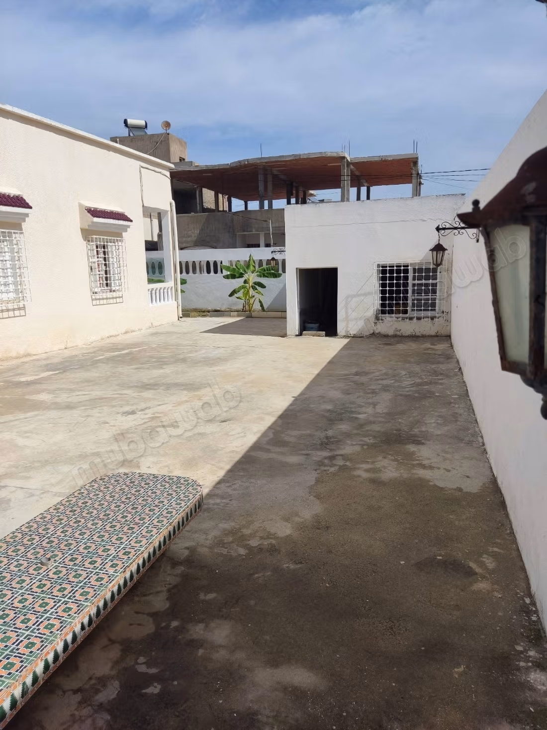 Vendita villa di lusso a Raoued Centre. 3 camere da letto. Bella terrazza e giardino.