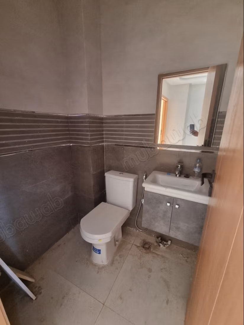 Apartamento en venta en Al Wifaq. Superficie total 106 m². Ascensor y terraza