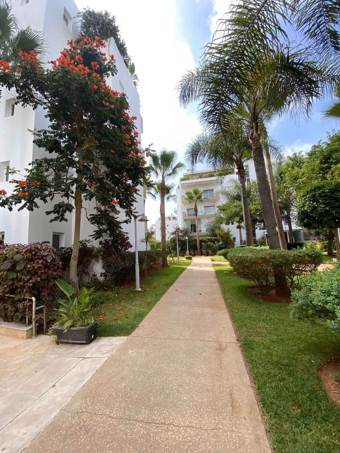 Rent this apartment in Souissi. Total area 125 m². With elevator and green space