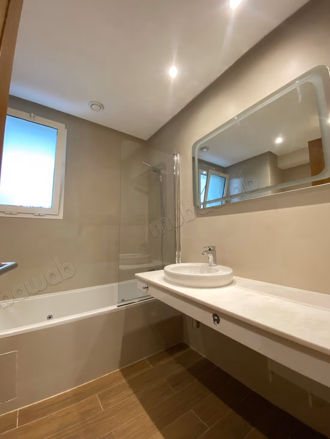 Rent this apartment in Souissi. Total area 125 m². With elevator and green space