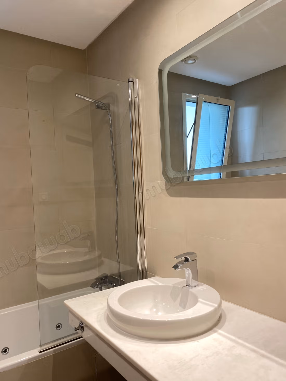 Rent this apartment in Souissi. Total area 125 m². With elevator and green space