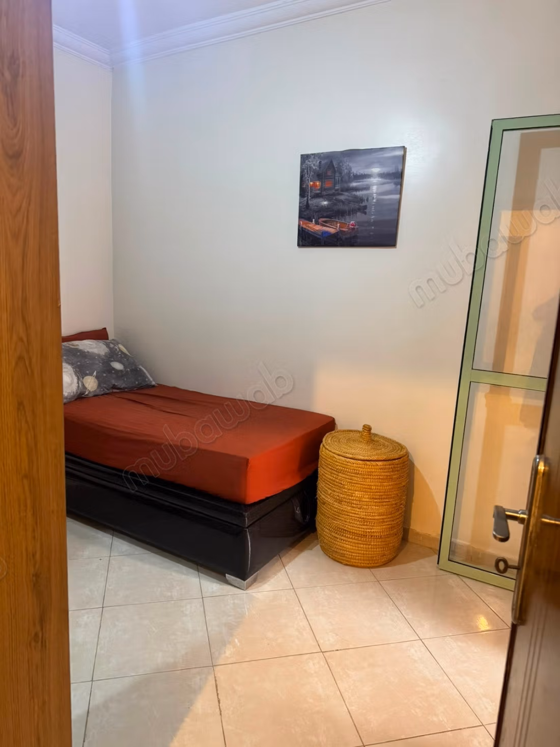 Bel appartement à vendre à Bab Ghliz. Surface de 55 m². Résidence avec portail, et climatisation.