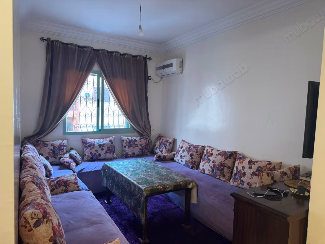 Bel appartement à vendre à Bab Ghliz. Surface de 55 m². Résidence avec portail, et climatisation.