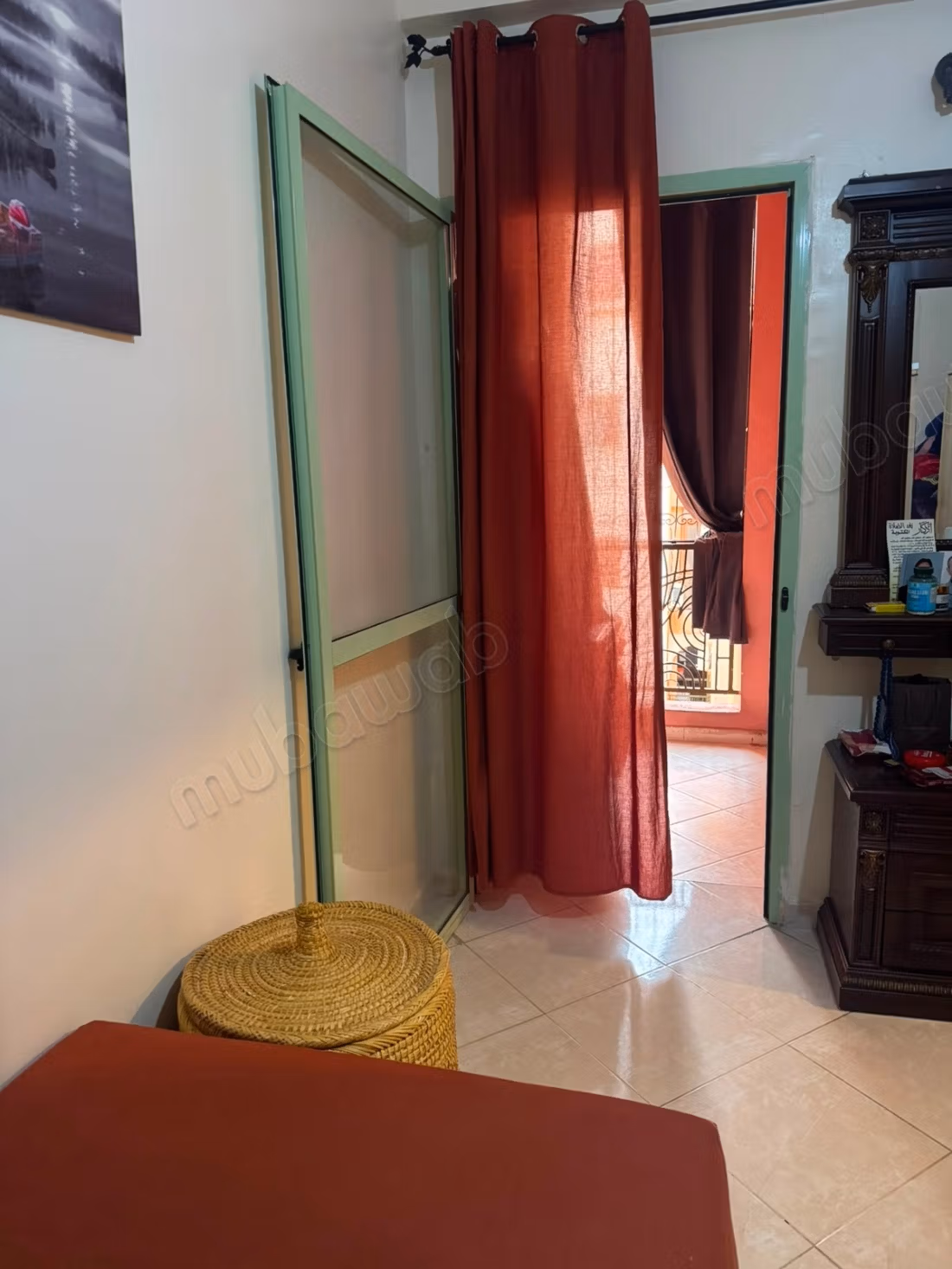 Bel appartement à vendre à Bab Ghliz. Surface de 55 m². Résidence avec portail, et climatisation.