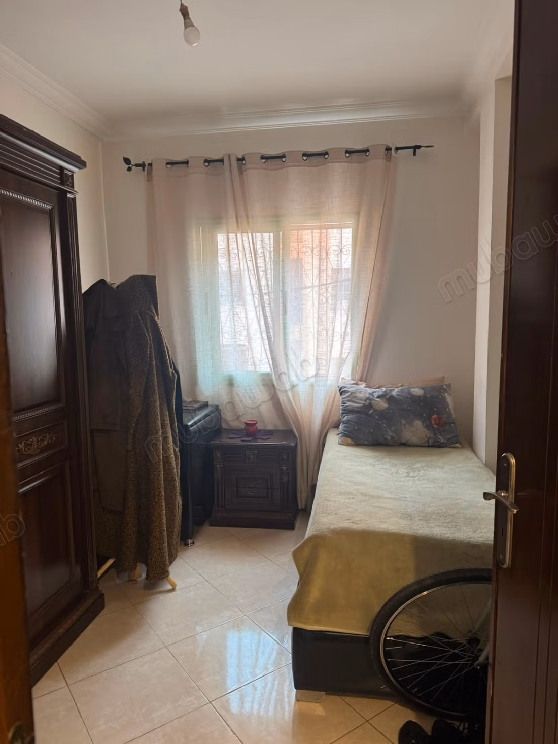 Bel appartement à vendre à Bab Ghliz. Surface de 55 m². Résidence avec portail, et climatisation.
