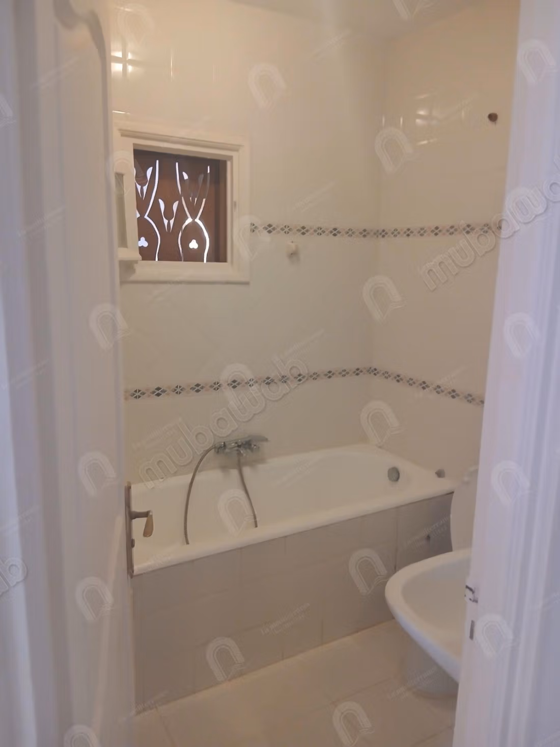 A louer une villa s4 à cité ennaser 2