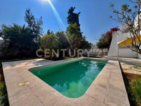 IN AFFITTO - Piano terra di villa S3 con piscina e giardino