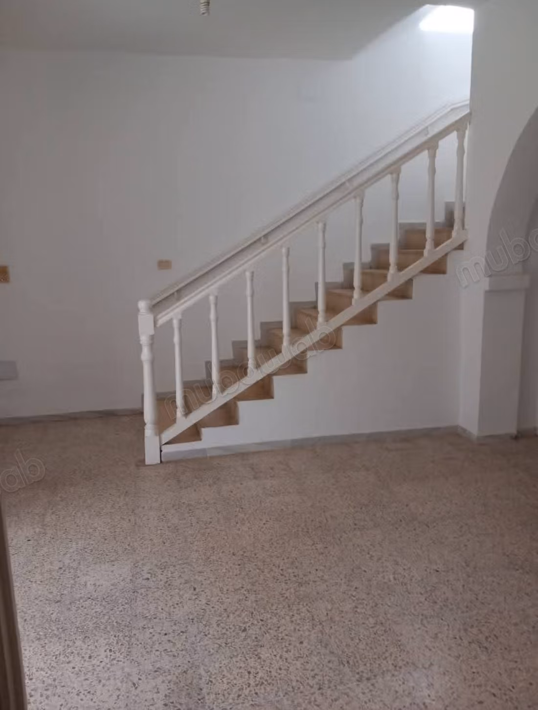 Villa a 2 piani 150m²150m² – Terreno 612m² – Monastir