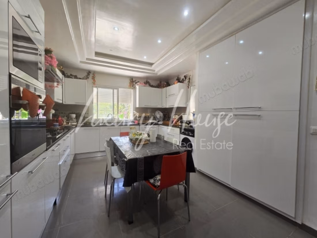 Villa S4 con piscina e giardino ad Ain Zaghouan