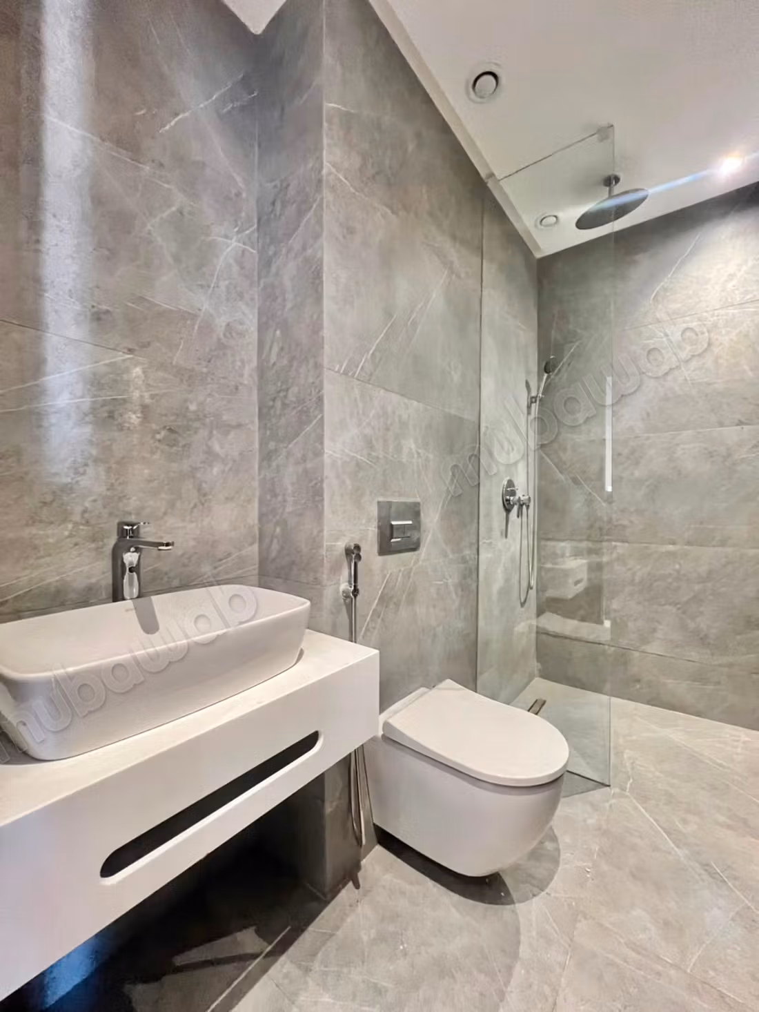 For rent – empty studio in California 50 m²