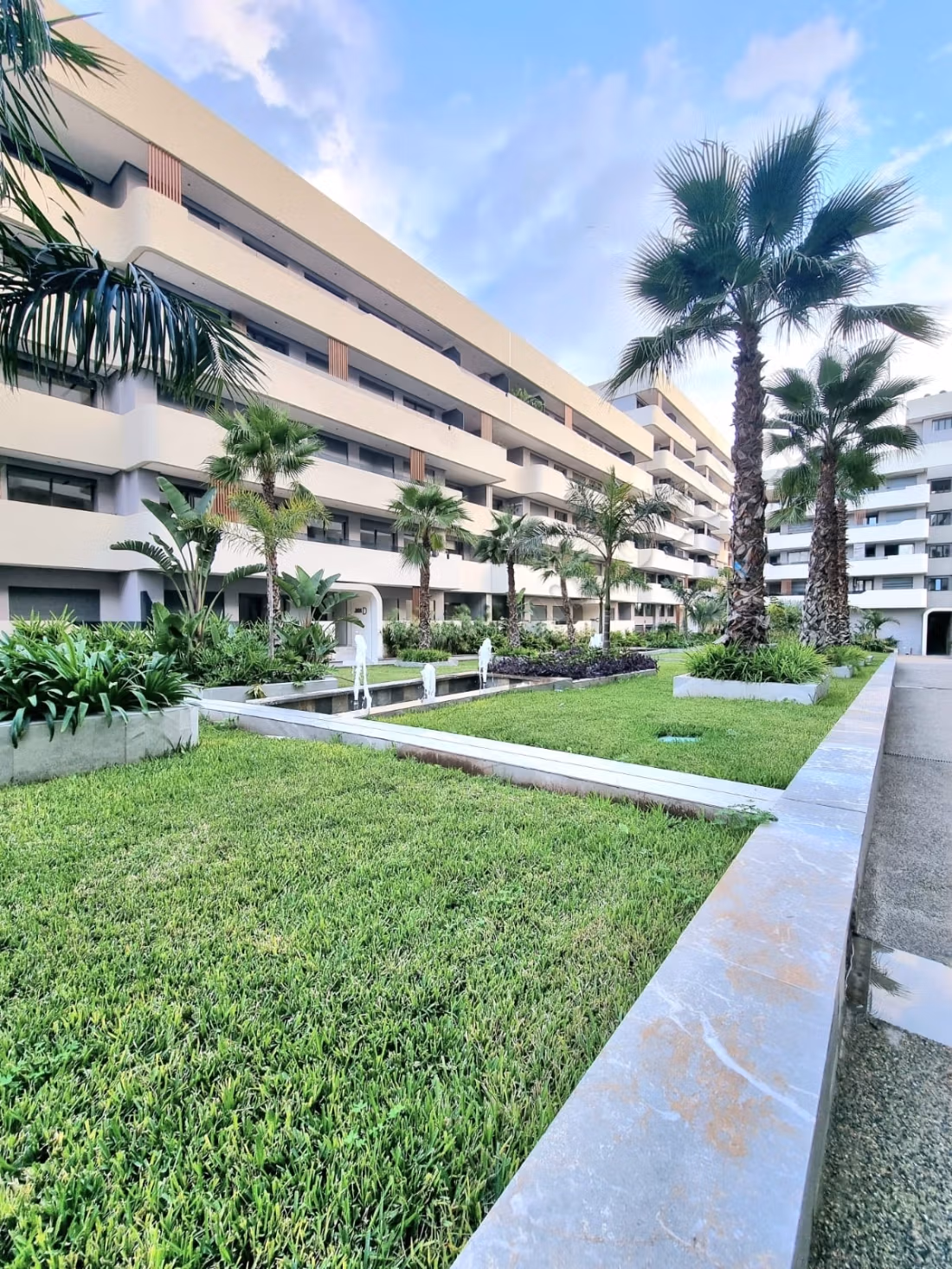 For rent – empty studio in California 50 m²