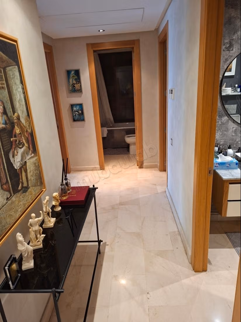 In vendita un bel appartamento con terrazza e 4 camere da letto
