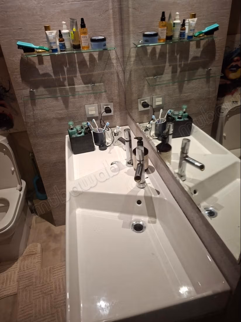 In vendita un bel appartamento con terrazza e 4 camere da letto