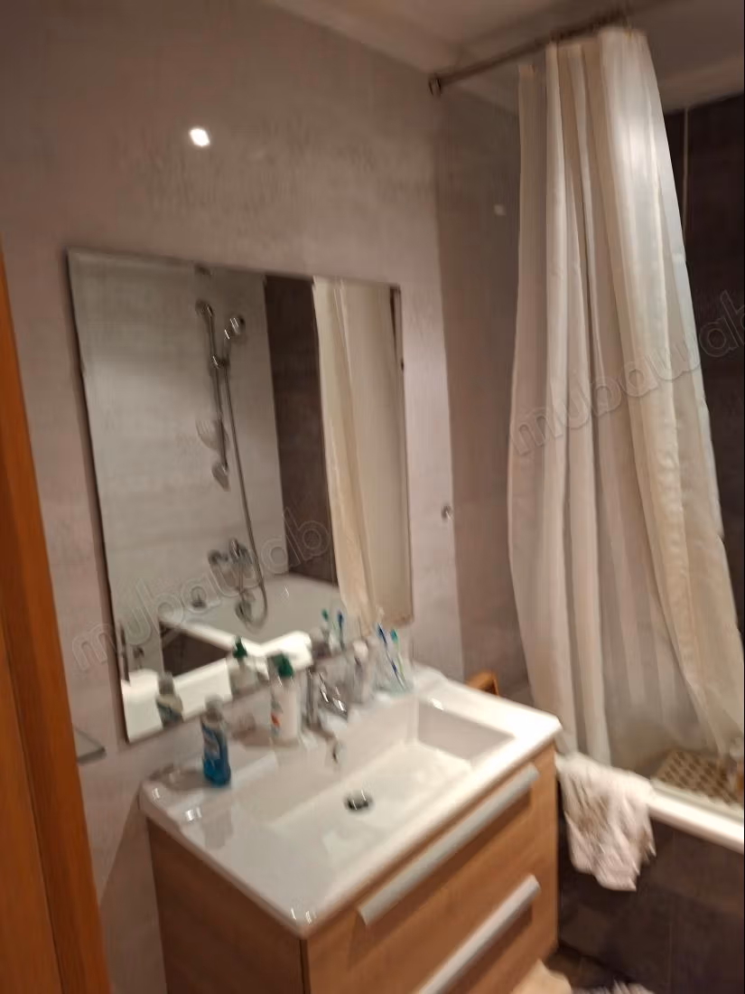 In vendita un bel appartamento con terrazza e 4 camere da letto