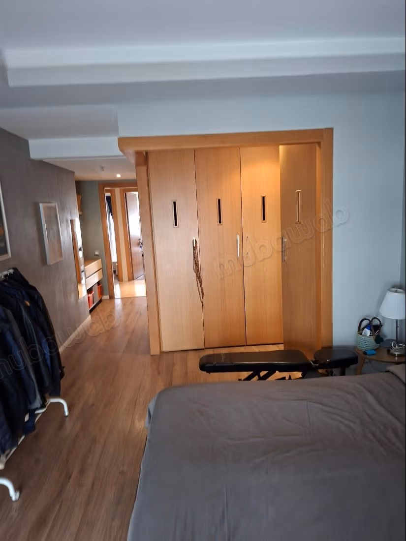 In vendita un bel appartamento con terrazza e 4 camere da letto