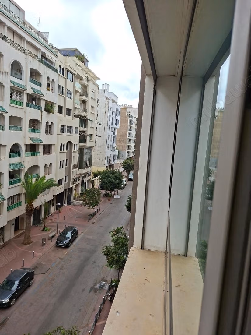 In vendita un bel appartamento con terrazza e 4 camere da letto