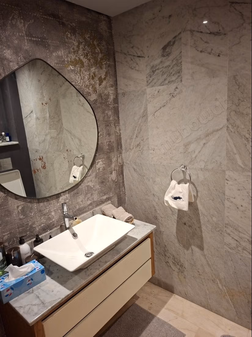 In vendita un bel appartamento con terrazza e 4 camere da letto