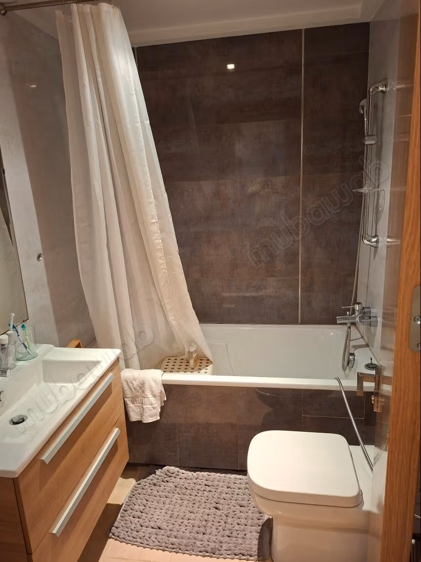 In vendita un bel appartamento con terrazza e 4 camere da letto