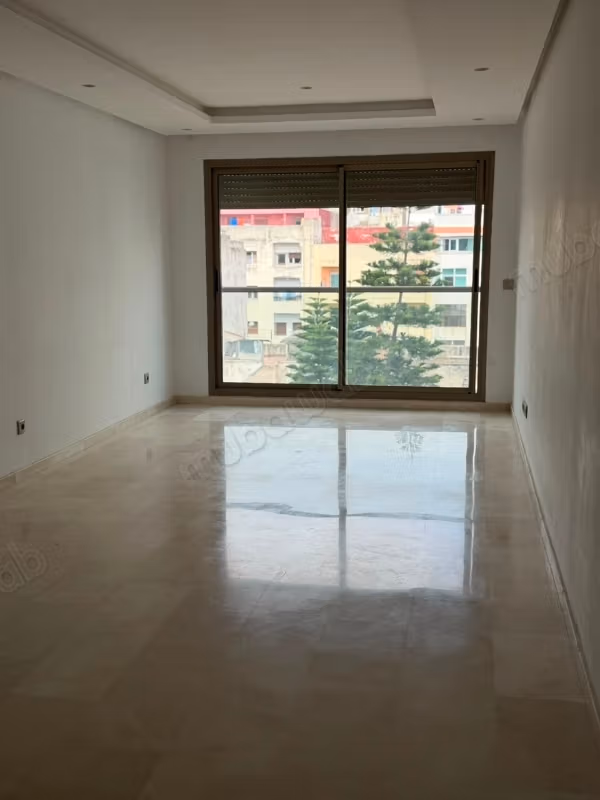 Très bel studio vide en location à Les princesses.
Surface de 57 m²