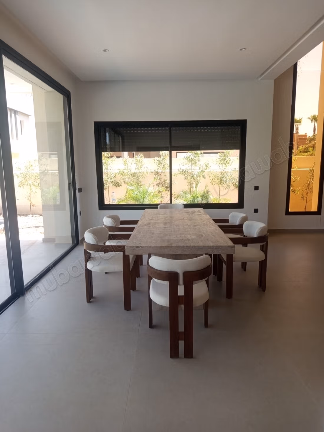 Location villa de haut standing à Route de Tahanaout. 
4 chambres. 
Meublé