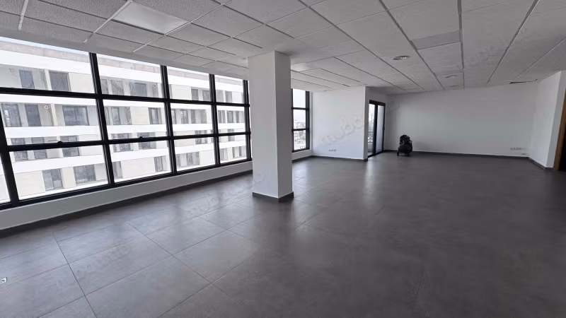 Oficinas en alquiler en Hermitage. Superficie 87 m². Residencia con conserje, aire acondicionado general.
