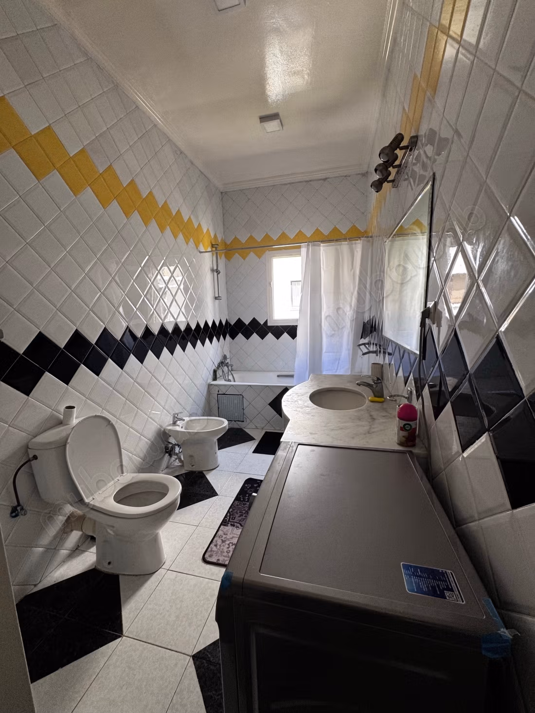 Appartamento molto bello in affitto a Gauthier. Superficie totale 93 m². Arredato