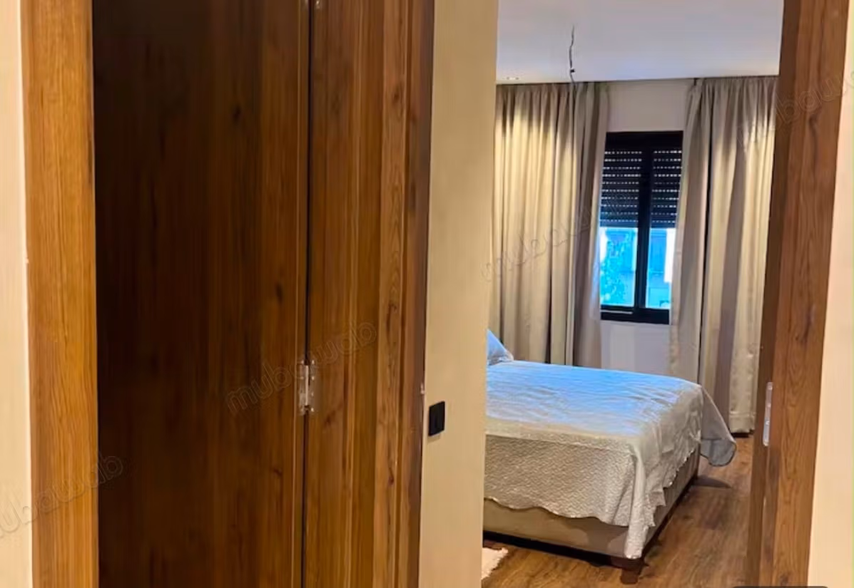 Se alquila estudio amueblado en el barrio Palmier