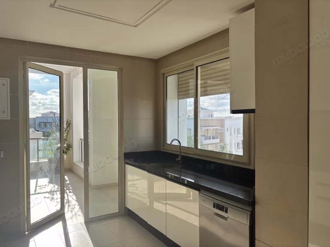 Appartamento in vendita a Prestigia Bouskoura. 4 belle camere. Terrazza e ascensore