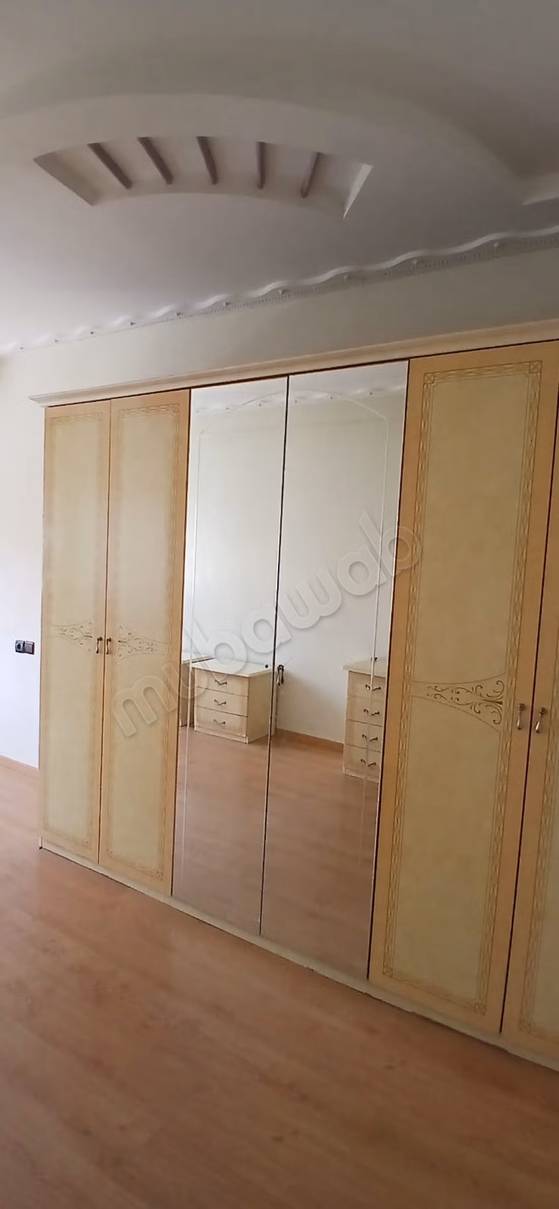 Location d'un appartement à Oulfa. Superficie 400 m². Service de concierge et climatisation