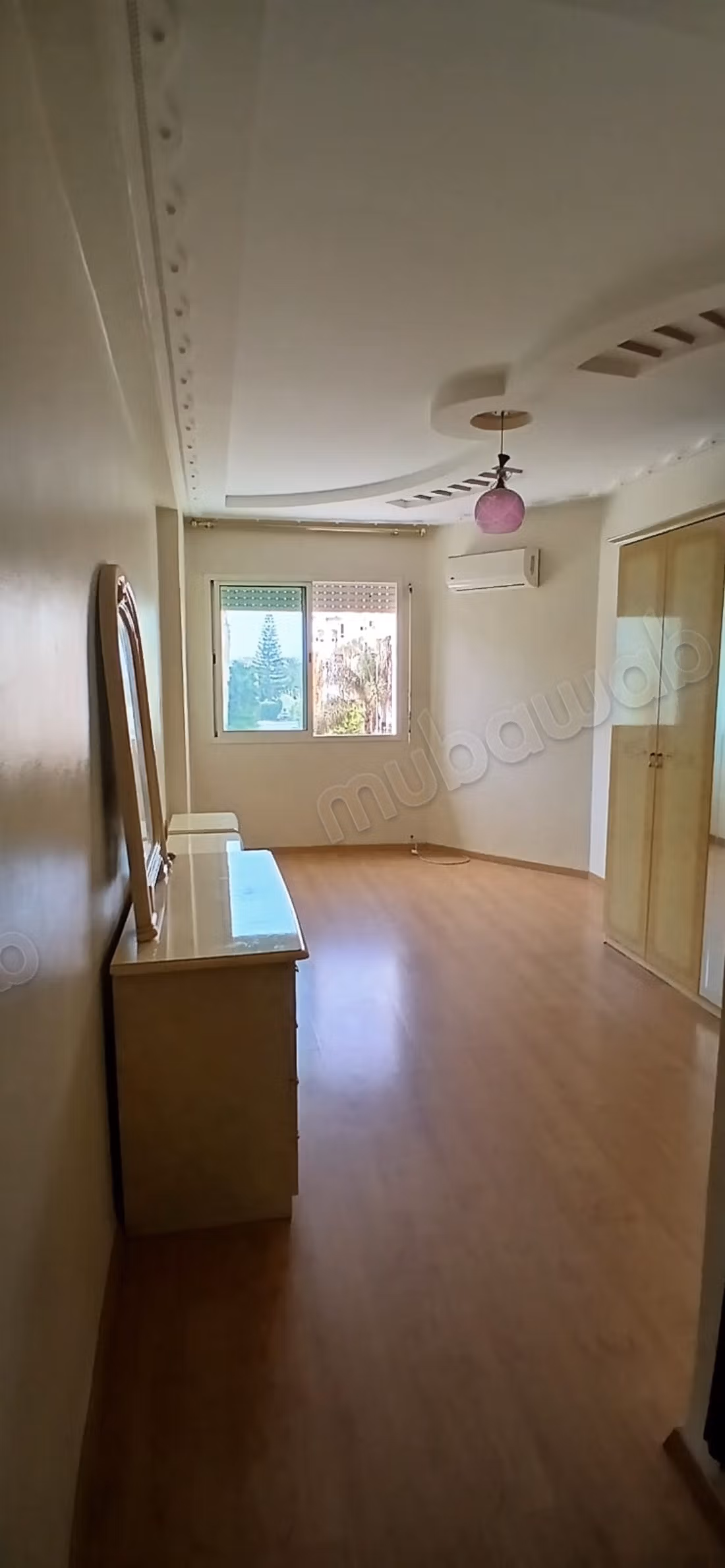 Location d'un appartement à Oulfa. Superficie 400 m². Service de concierge et climatisation