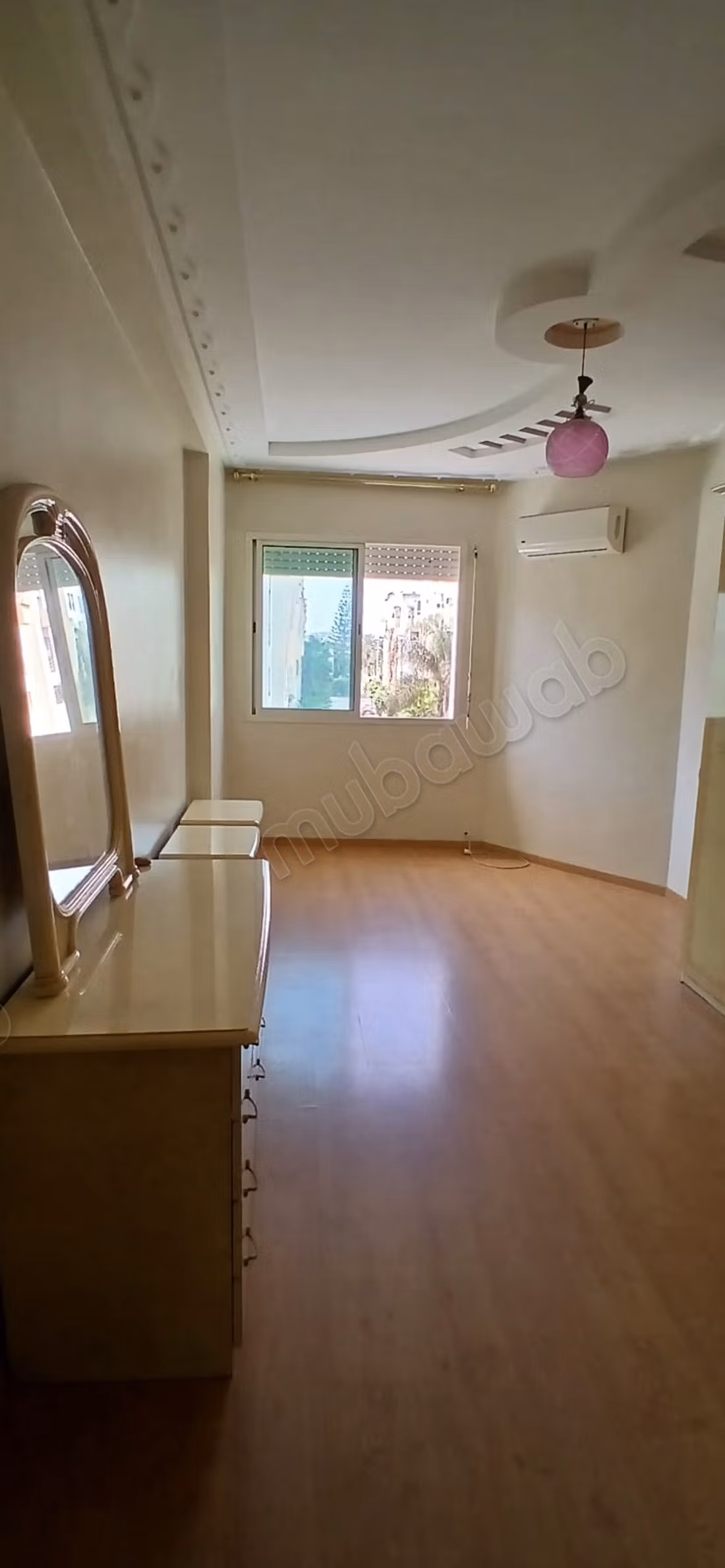 Location d'un appartement à Oulfa. Superficie 400 m². Service de concierge et climatisation
