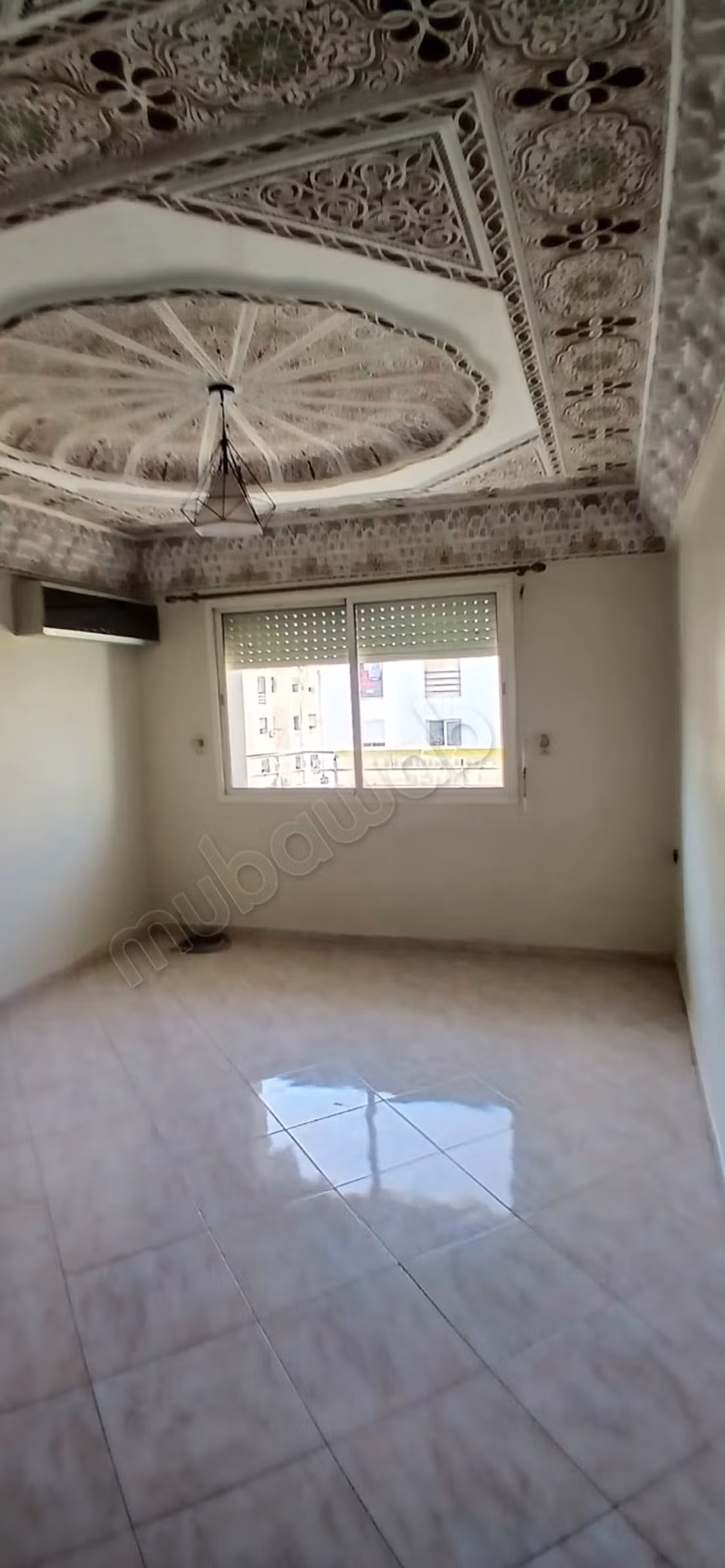 Location d'un appartement à Oulfa. Superficie 400 m². Service de concierge et climatisation