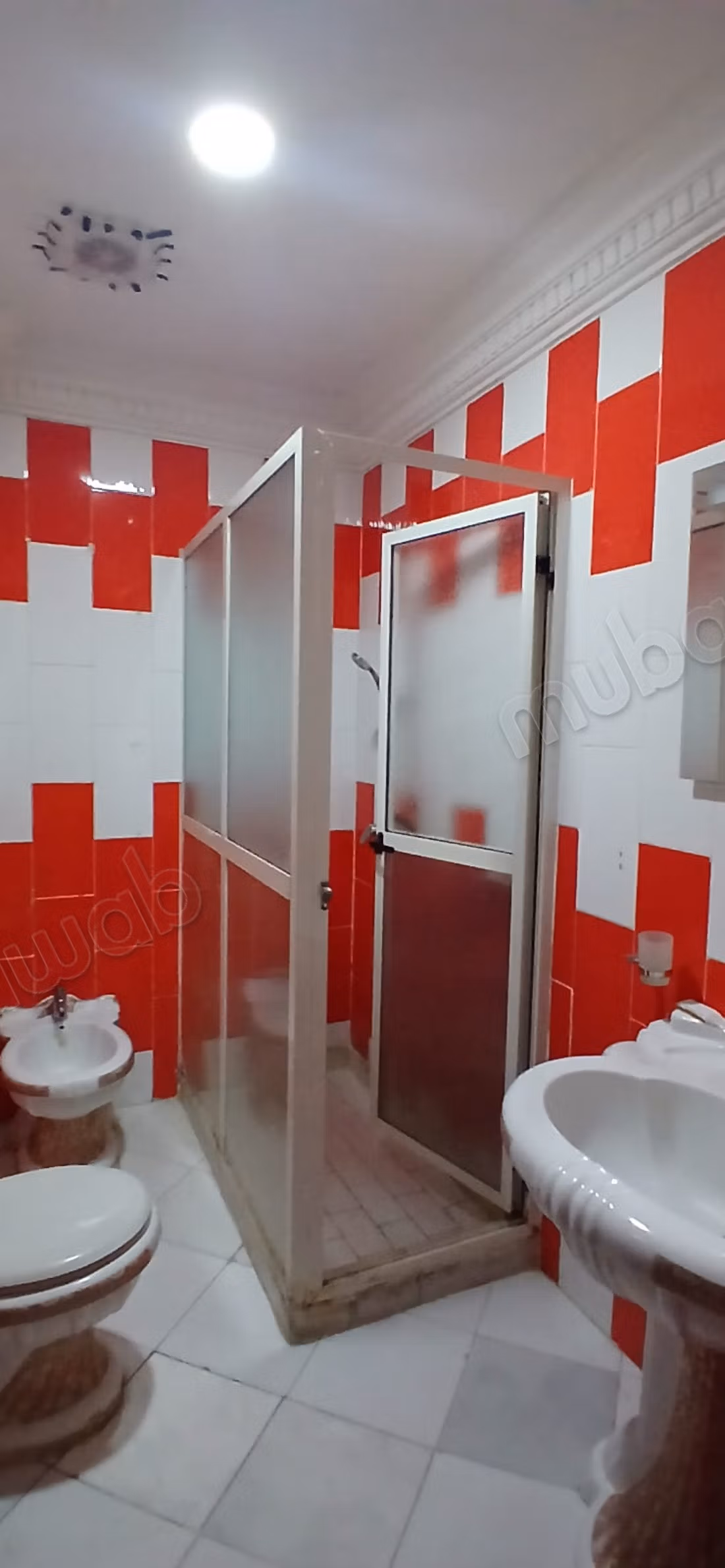 Location d'un appartement à Oulfa. Superficie 400 m². Service de concierge et climatisation