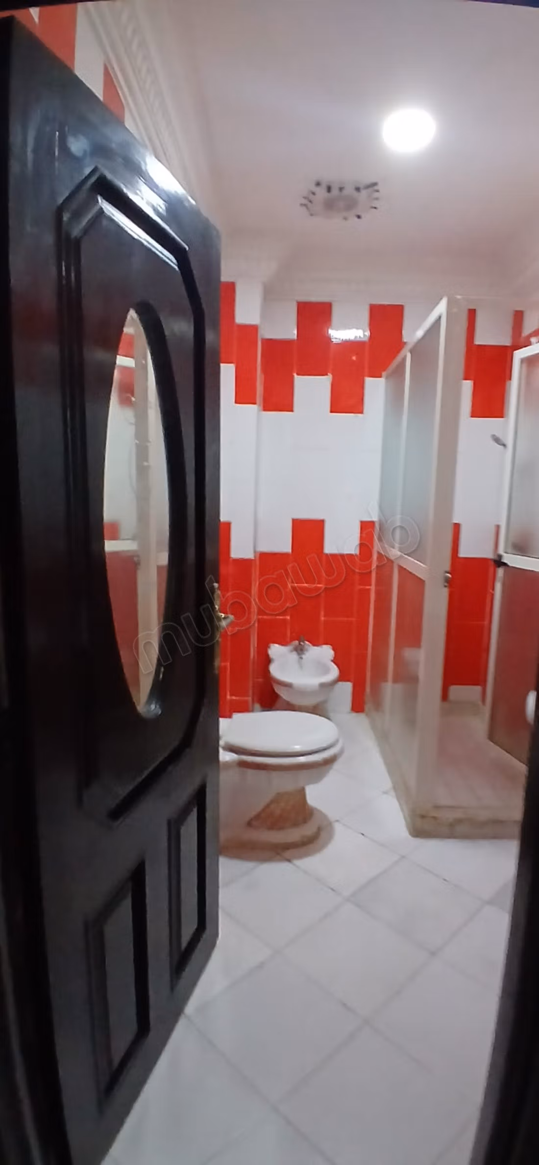 Location d'un appartement à Oulfa. Superficie 400 m². Service de concierge et climatisation