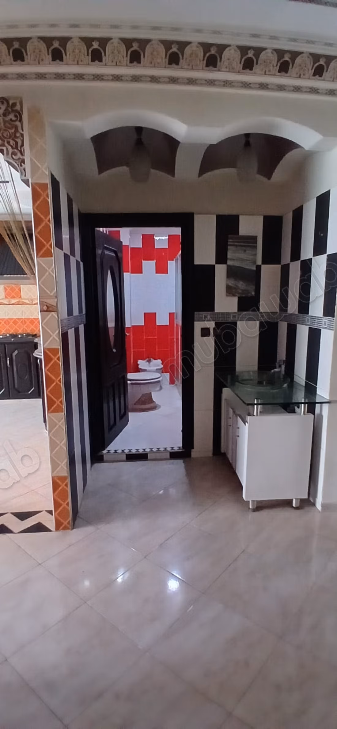 Location d'un appartement à Oulfa. Superficie 400 m². Service de concierge et climatisation