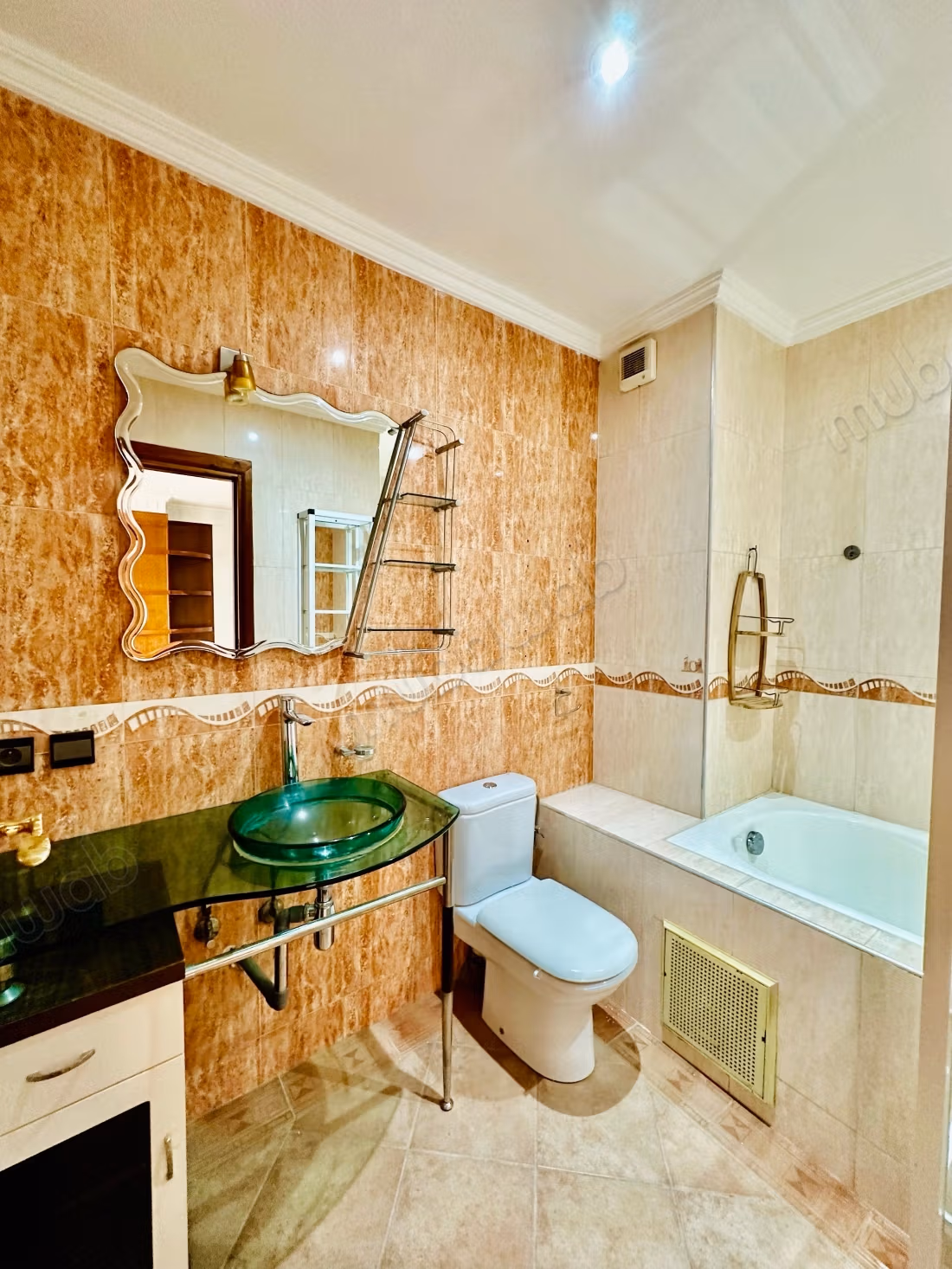 Superb apartment for rent in Victor Hugo. Size 115 m². Double glazed windows and central heating