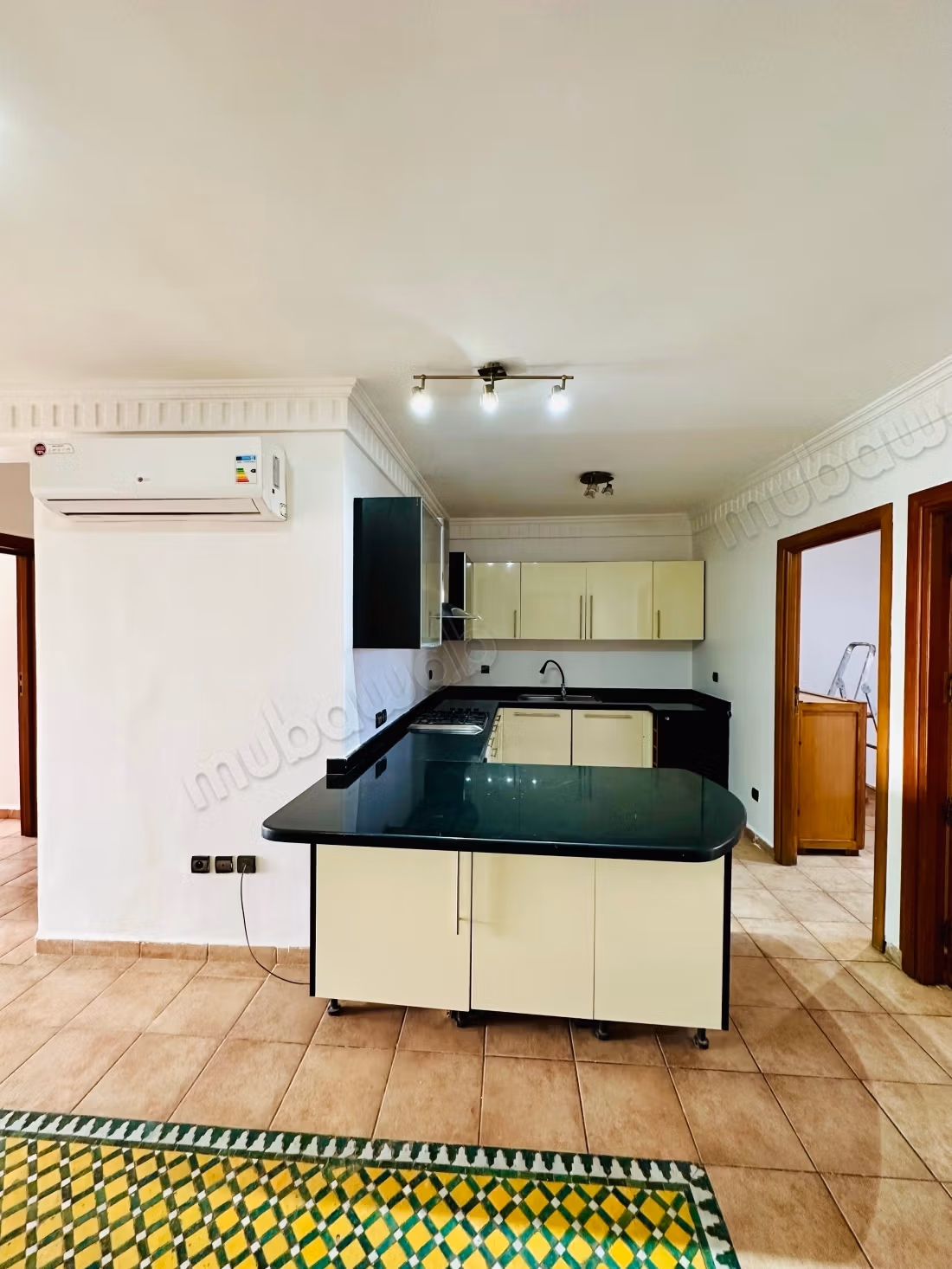 Superb apartment for rent in Victor Hugo. Size 115 m². Double glazed windows and central heating