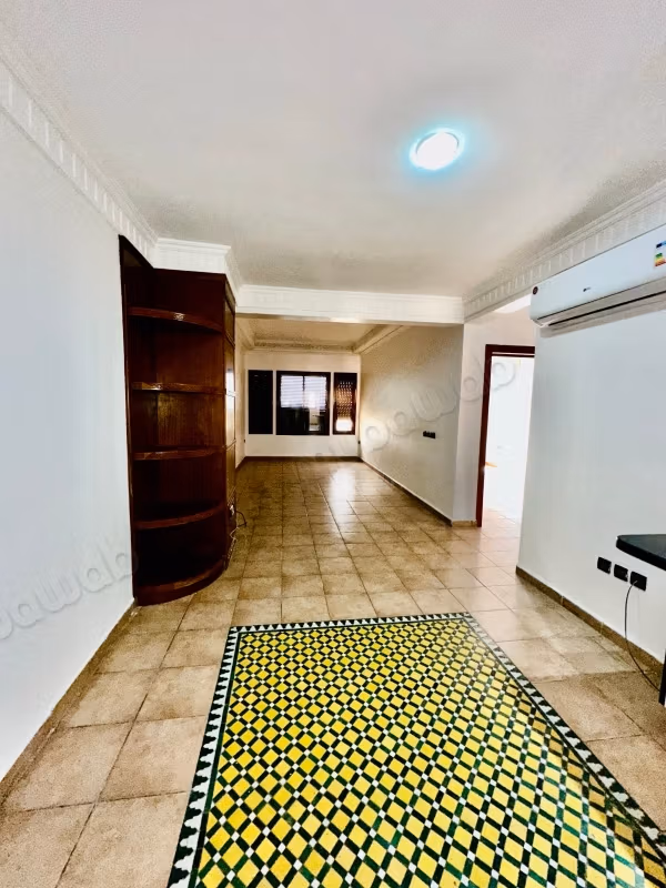 Superbe appartement à louer à Victor Hugo.
Superficie 115 m².
Fenêtres double vitrage et chauffage central