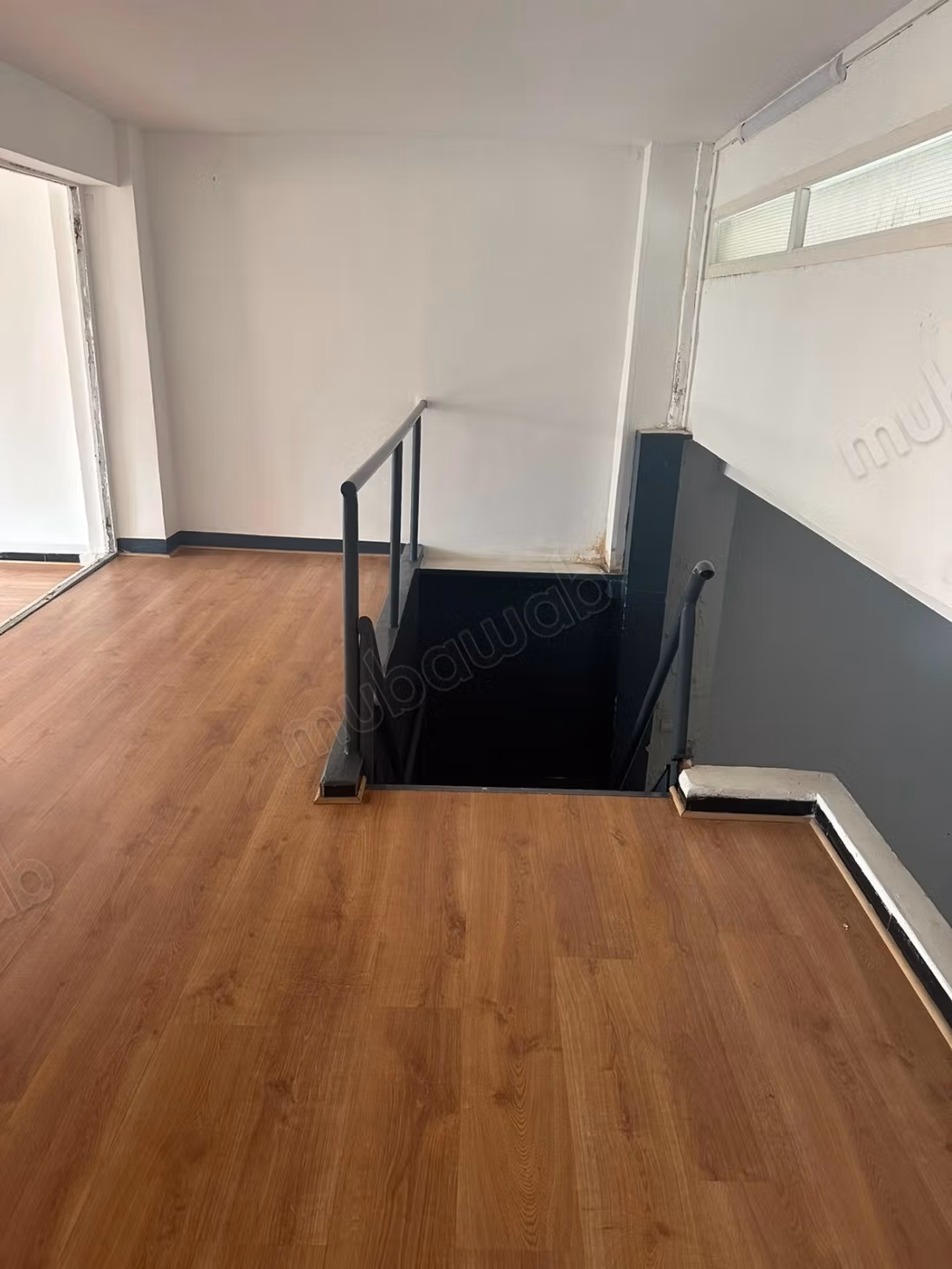 Commeriële ruimte te koop in Beauséjour. Oppervlakte 346 m². Airconditioning