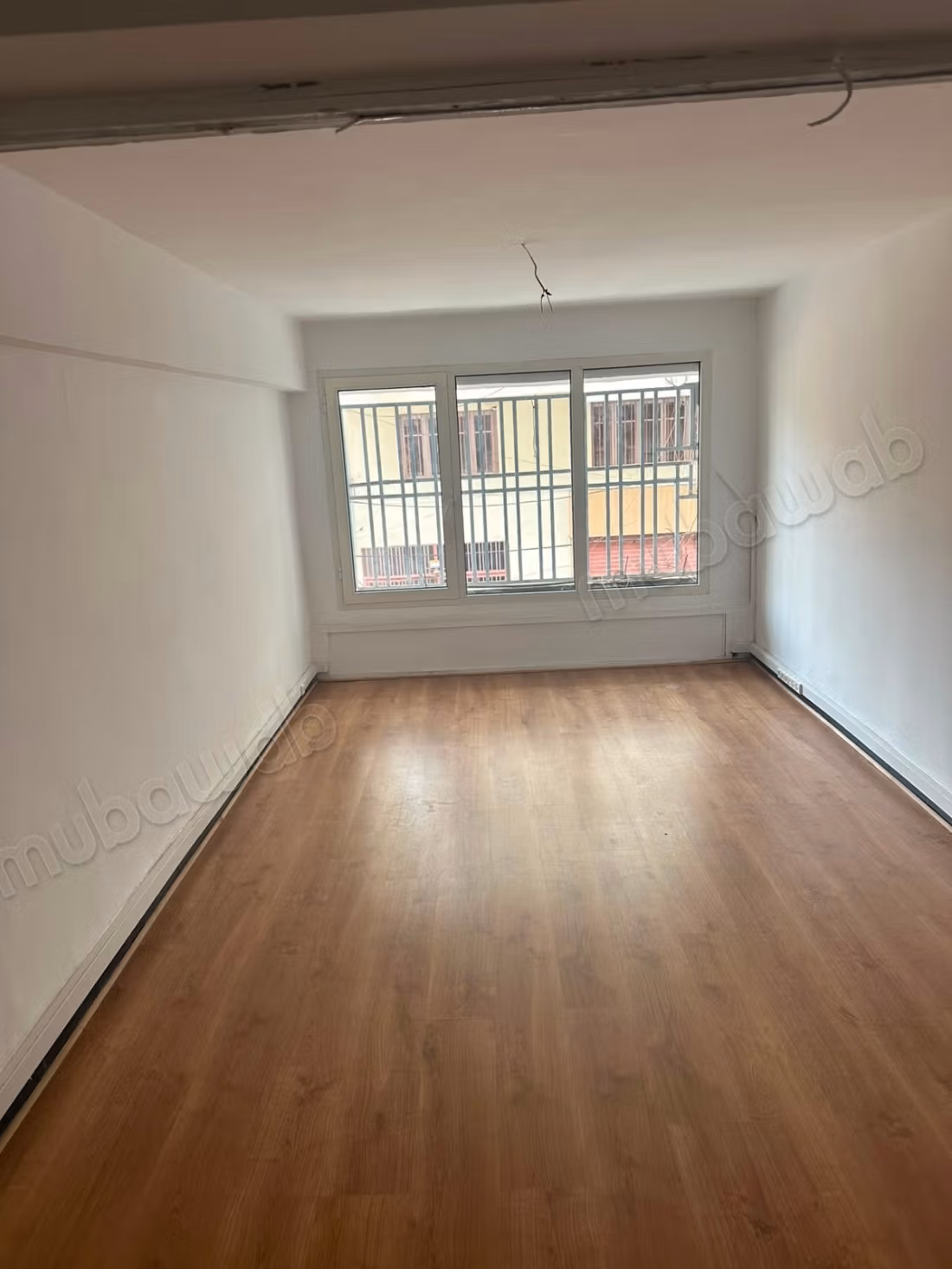 Commeriële ruimte te koop in Beauséjour. Oppervlakte 346 m². Airconditioning