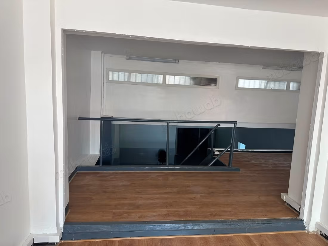 Commeriële ruimte te koop in Beauséjour. Oppervlakte 346 m². Airconditioning