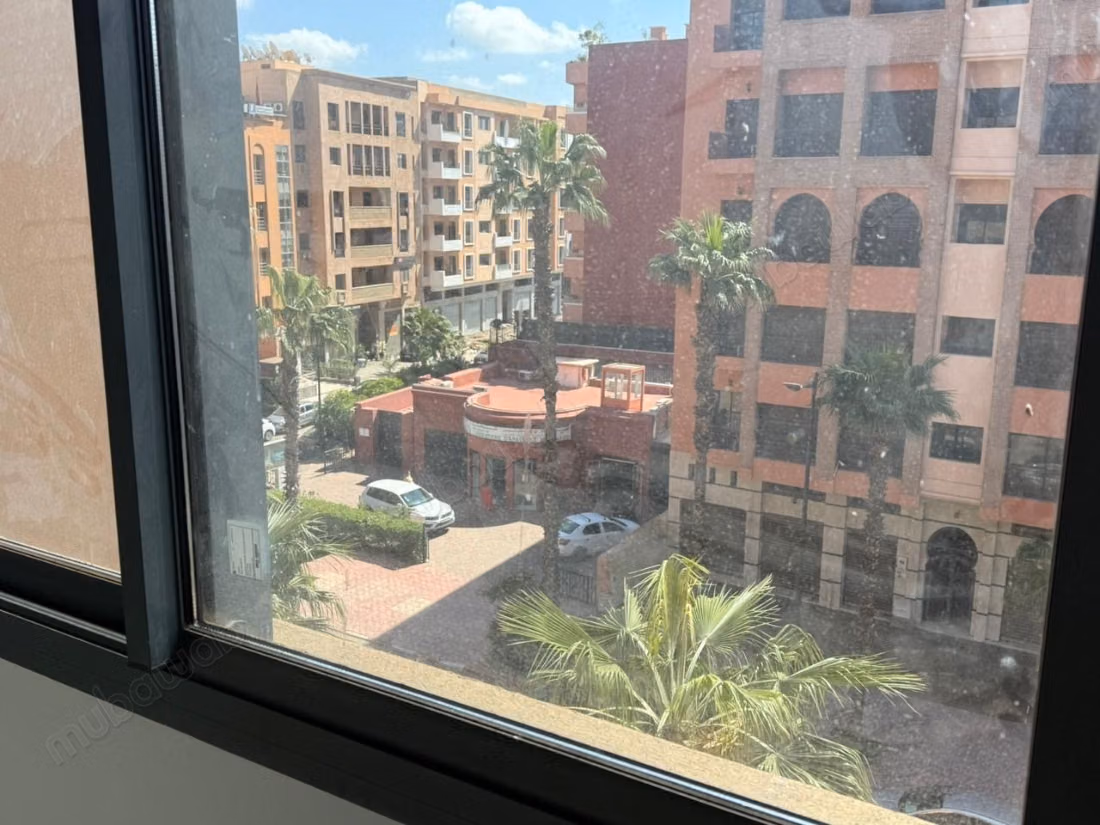 À louer – Plateau bureau de 50 m² avec parking