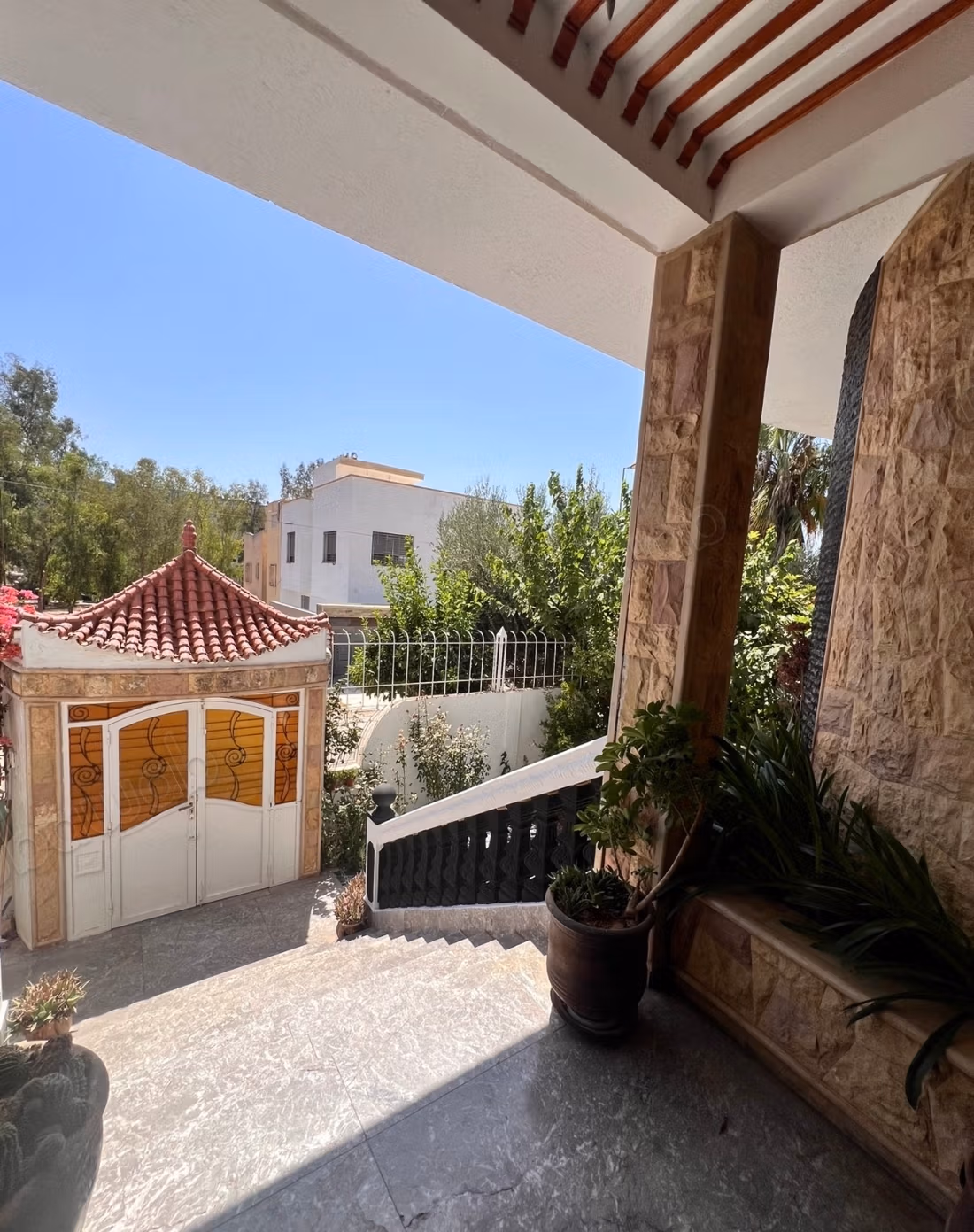 Luxe villa te koop in Marjane. 5 slaapkamers. Goed ingericht