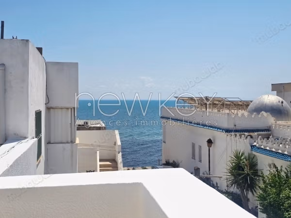 Une villa avec une vue sur mer à Carthage