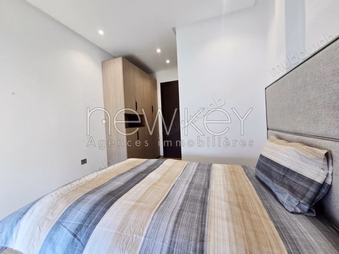 Un duplex arredato con piscina e vista mare a La Marsa