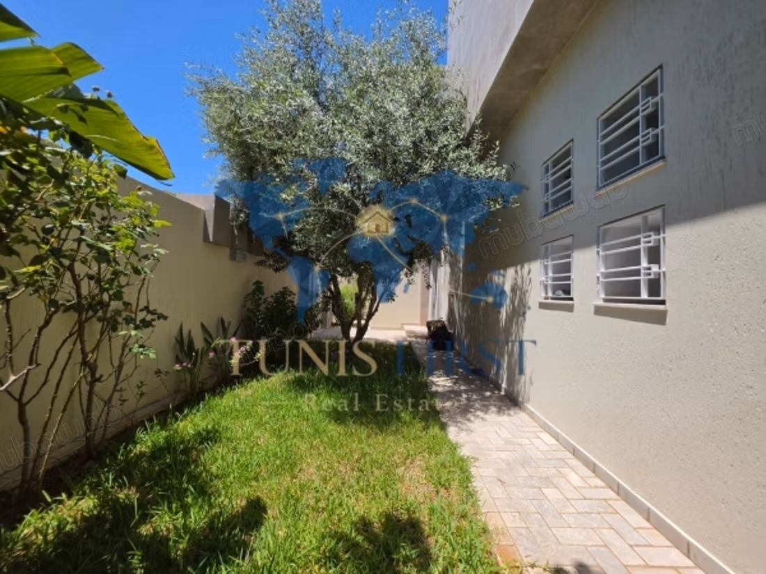 In Affitto Villa con Piscina Arredata a La Marsa