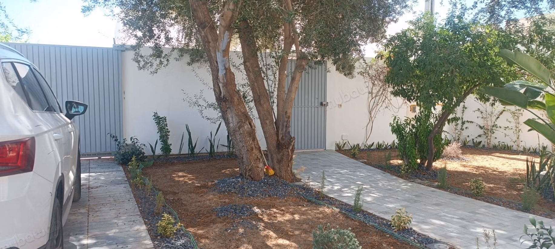 A louer une villa indépendante avec jardin à la soukra
